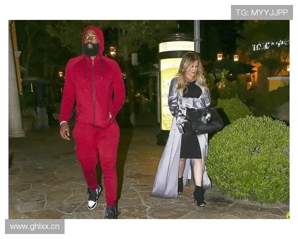 哈登女友身份揭秘：比他大一岁与查尔莫斯育有儿子即将送父亲节礼物